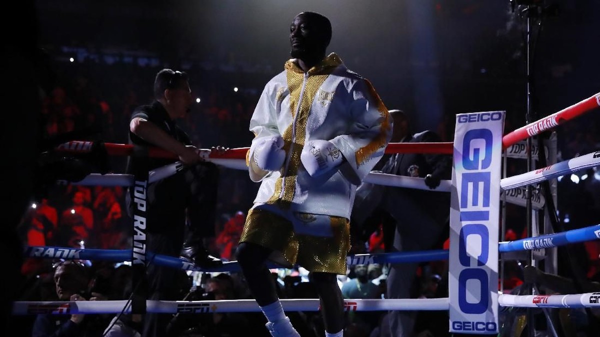 FOTO: Amir Khan Menyerah dan Kalah TKO