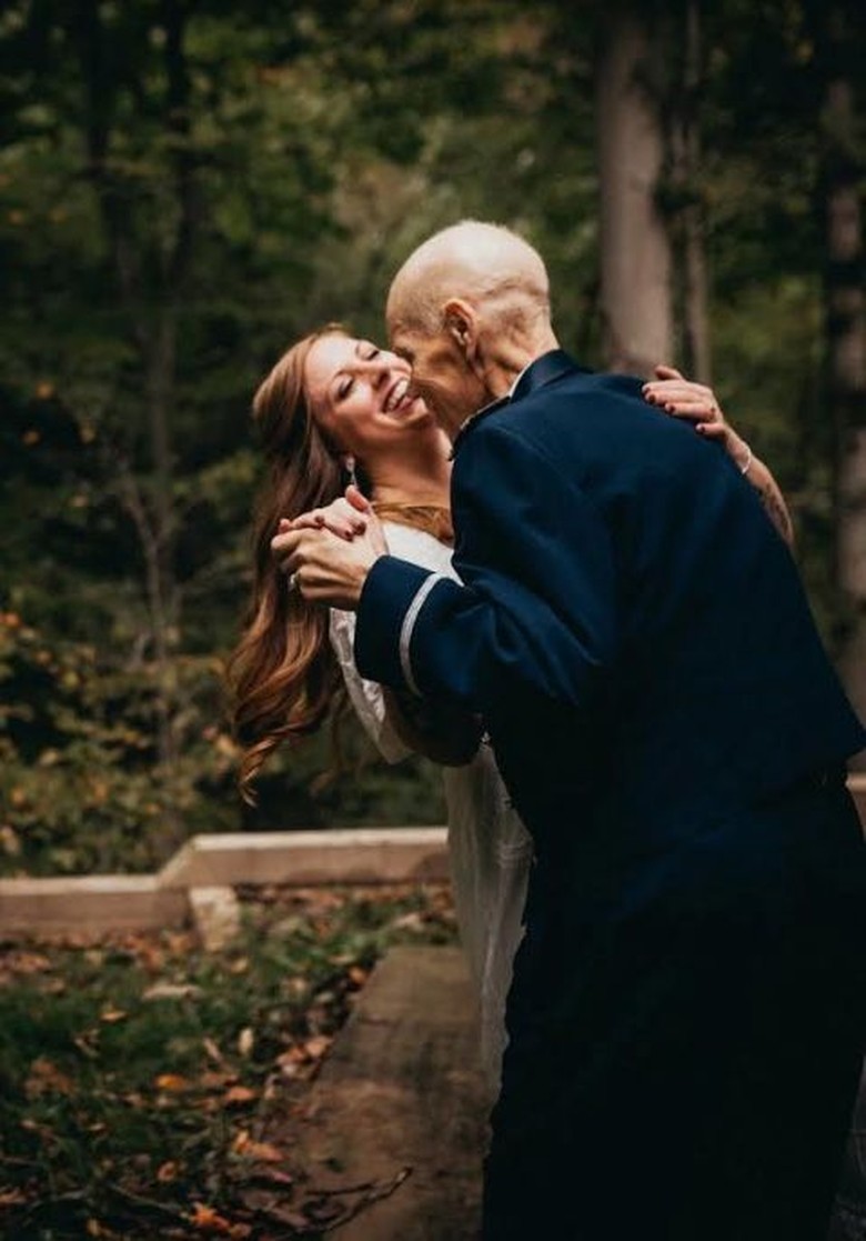 Mengharukan Calon Pengantin Buat Foto Prewedding Dengan Ayah Yang