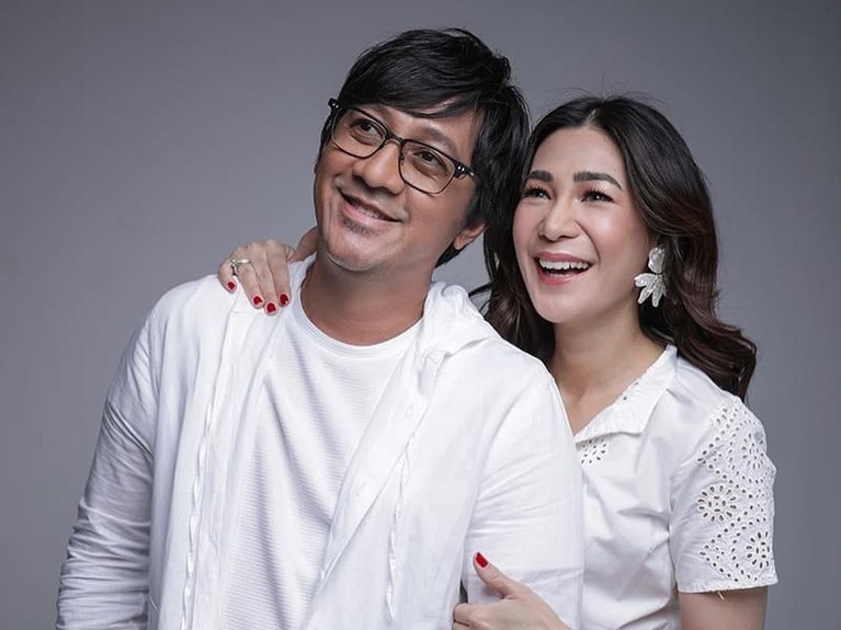 6 Potret Kemesraan Andre Taulany dengan Sang Istri Istri dari Andre Taulany, Erin Taulany, saat ini tengah menjadi perbincangan publik setelah dilaporkan. Andre Taulany sebagai suami tentu tidak diam saja.