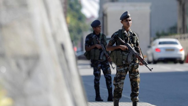 Militer Sri Lanka menyatakan berhasil membekuk 100 terduga teroris, yang diduga terlibat dalam jejaring pelaku teror bom Paskah pada 21 April lalu.