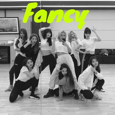 Lirik Lagu Fancy - TWICE