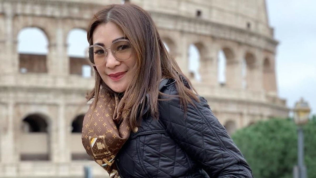 Tengah menjadi sorotan publik&comma; seperti apa sih gaya mewah jalan-jalan ala Erin Taulany yang jarang terekspos media&quest;  Berikut Insertlive sajikan&period;