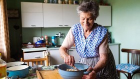 5 Manfaat Memasak di Rumah untuk Kesehatan Mental
