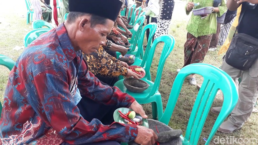 Peringatan Hari Kartini di Desa Weringin Jenggot, Tegal, Senin (22/4/2019).