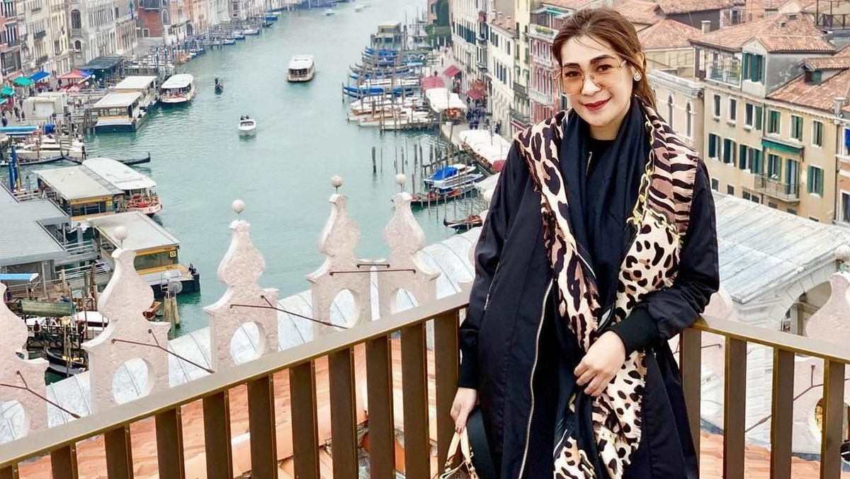 Tengah menjadi sorotan publik&comma; seperti apa sih gaya mewah jalan-jalan ala Erin Taulany yang jarang terekspos media&quest;  Berikut Insertlive sajikan&period;