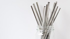Pakar Wanti-wanti soal Bahaya Minum Pakai Sedotan Stainless