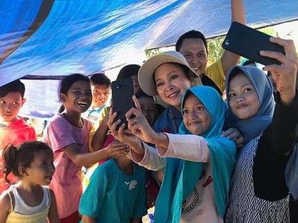 Hangatnya Kedekatan Titiek Soeharto dengan Anak-anak