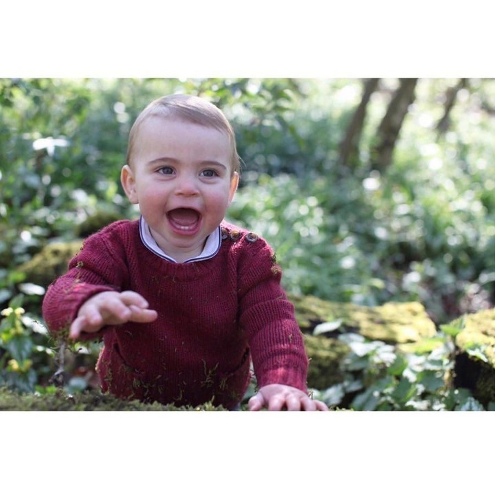 <p>Tak terasa ya Bunda, anak ketiga Kate Middleton, Pangeran Louis sudah berusia satu tahun. Kira-kira lebih mirip Bunda Kate atau Ayah William ya? (Foto: Instagram @kensingtonroyal)</p>