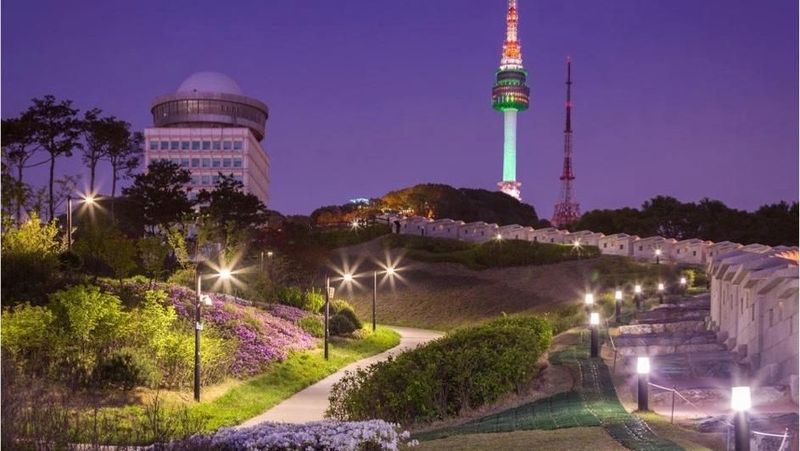 Popularitas K-Pop membuat orang menjadi sangat penasaran dengan Korea Selatan.
