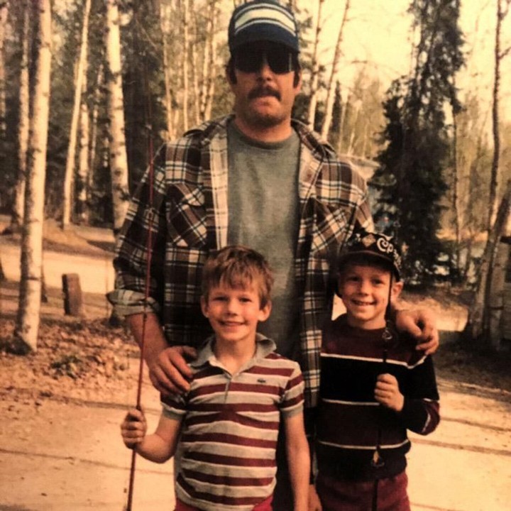 Meski sang ayah telah meninggal 5 tahun lalu, Pratt tidak pernah melupakan kenangannya ketika memancing bersama mendiang ayah tercinta. (Foto: Twitter @prattprattpratt)
