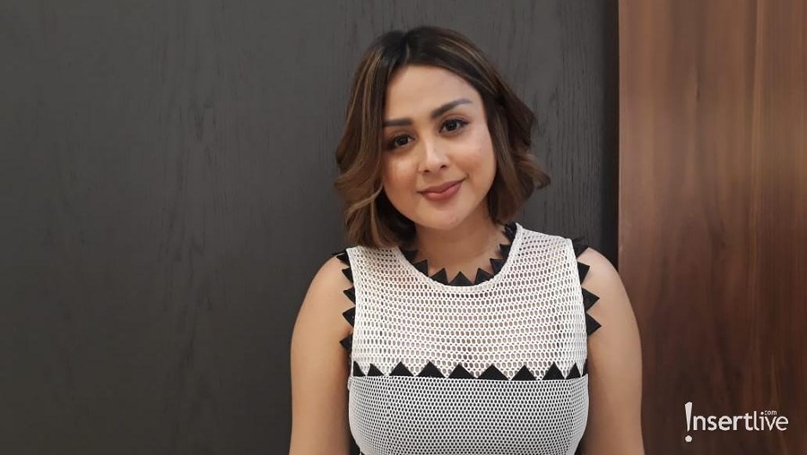 20 April Lalu, Selvi Kitty merayakan ulang tahunnya. Ia mengaku mendapat sutrprise dan perlakuan romantis dari sang suami.