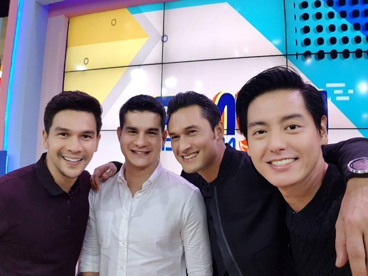 Roger Danuarta yang berasal dari keluarga non muslim telah memutuskan untuk menjadi seorang mualaf&period; Banyak spekulasi yang mucul terkait keputusannya tersebut&period;