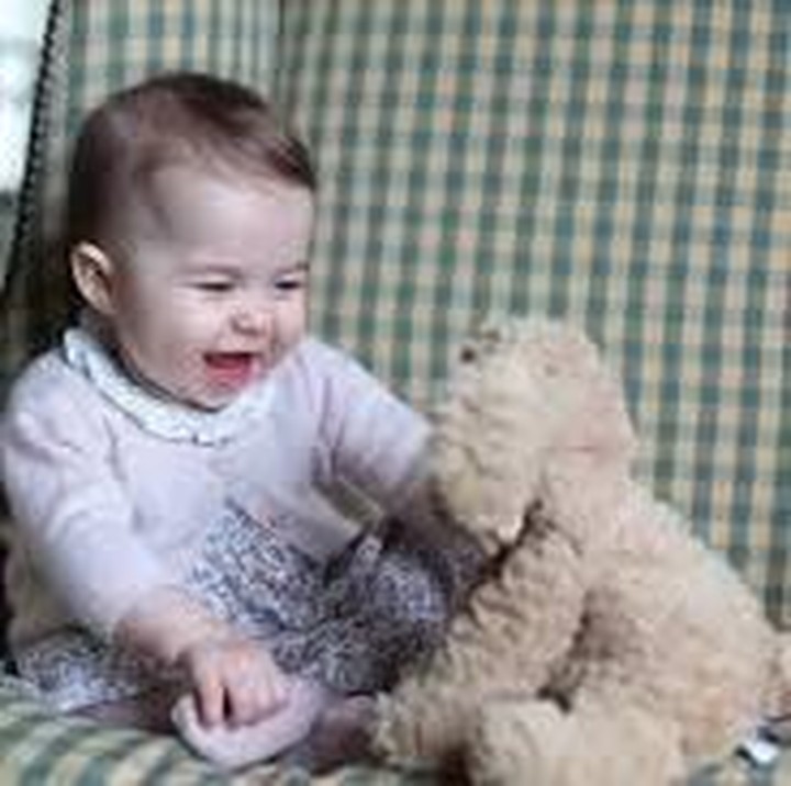 <p>Nah ini saat Putri Charlotte masih berusia enam bulan. Imut ya Bunda. (Foto: Instagram @kensingtonroyal)</p>