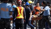 FOTO: Kerusakan di Filipina Usai Diguncang Gempa Gempa berkekuatan magnitudo 6,1 mengguncang pulau Luzon, Filipina, pada Senin (23/3). Sekitar delapan orang meninggal dan puluhan masih terperangkap reruntuhan.