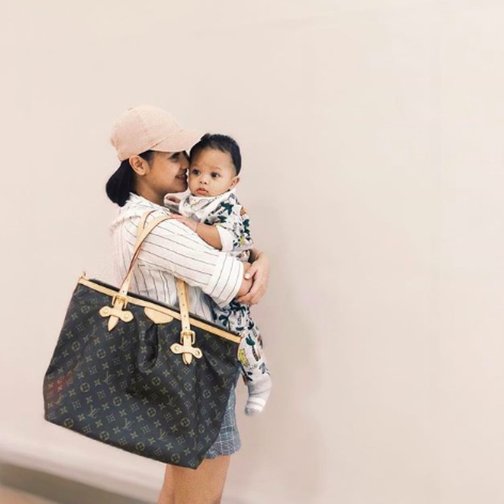 Mytha Lestari bilang, semua waktu luangnya hanya untuk Kala. Di sela-sela libur kerja, Mytha langsung menghabiskan untuk sang anak. ( Foto: Instagram @mytha_lestari)