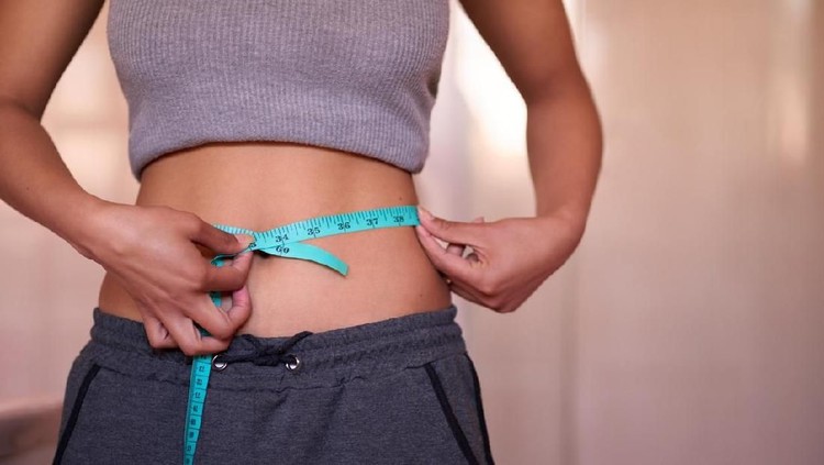 Bunda empat anak ini berhasil turunkan berat badannya sampai 44 kilogram. Apa rahasianya, ya?