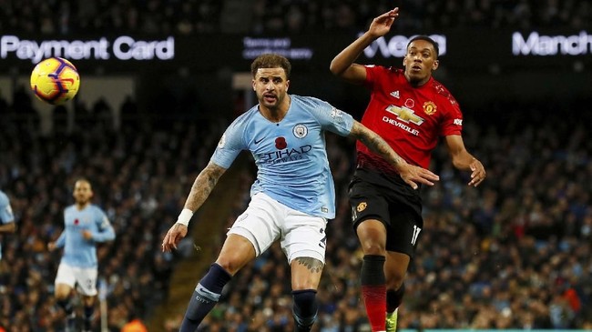 Suporter Manchester United lebih rela melihat Manchester City juara Liga Inggris dibandingkan dengan Liverpool yang meraih gelar musim ini.