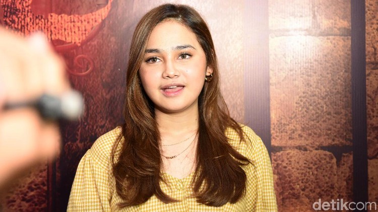 7 Fakta Kasus Syifa Hadju: Diancam Diculik, Diperkosa dan Dibunuh Artis Syifa Hadju diancam akan diculik, diperkosa, dan dibunuh oleh seseorang di media sosial Instagram. Simak 7 faktanya berikut ini, Bun.