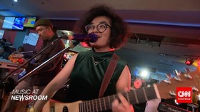Music at Newsroom: Dhira Bongs - 'Make Me Fall in Love'