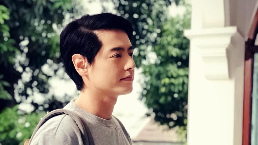 Foto Roger Danuarta Salat Jamaah Dipuji Follower Arie Untung Foto Instagram terbaru Arie Untung memperlihatkan Roger Danuarta sedang salat jamaah.