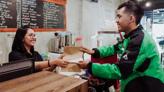 Ojek online menjadi pilihan alternatif ketika malas mengantre boba di mal. Berikut curhatan para ojol ketika haus mengantre boba dalam waktu lama.