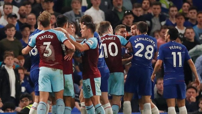 FOTO: Laga Imbang Chelsea vs Burnley Berujung Keributan