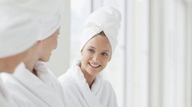 Demi Kulit Glowing, Kapan Harus Cuci Handuk Mandi?
