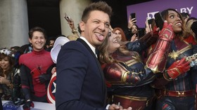 ScarJo Sebut Para 'Avengers' Akui Kalah dari Jeremy Renner