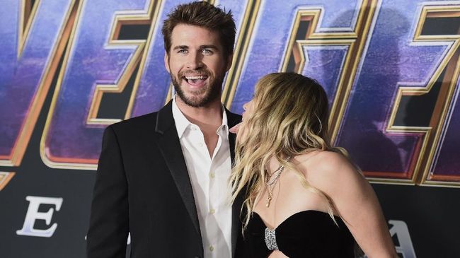 Cerai, Miley Cyrus Bantah Selingkuhi Liam Hemsworth