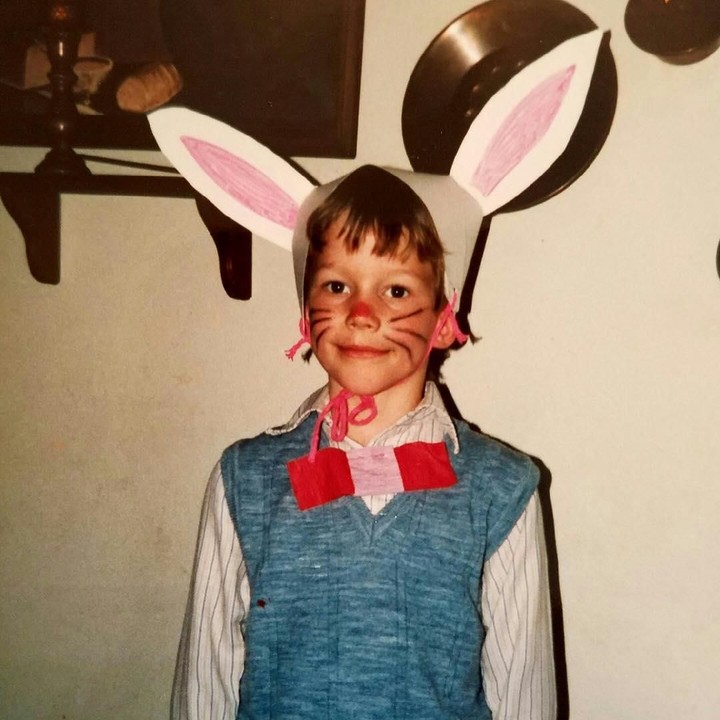 Kalau sudah bergaya seperti kelinci begini, pasti harus diabadikan ya. Imut! (Foto: Instagram @prattprattpratt)