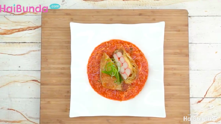 Menu Wellington kali ini berisi daging kepiting. Hm, makin menggoda selera nih.