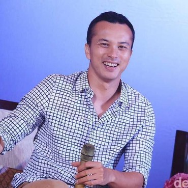 Status Receh Nicholas Saputra yang Bikin Netizen Gemas