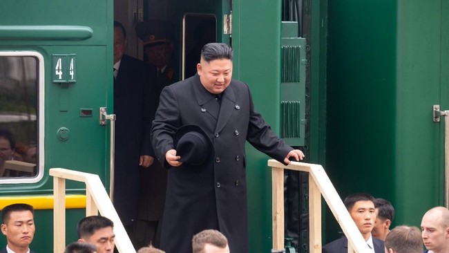 Kim Jong-un dilaporkan sudah tiba di Rusia dan berharap pertemuannya dengan Presiden Vladimir Putin sukses dan membawa pencerahan untuk isu denuklirisasi.