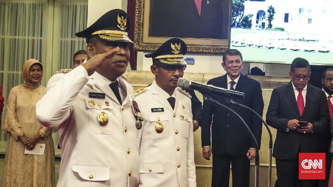 Pelantikan Murad Ismai dan Barnabas Orno selaku gubernur dan wakil gubernur Maluku dihadiri sejumlah menteri hingga petinggi partai di Istana Negara.