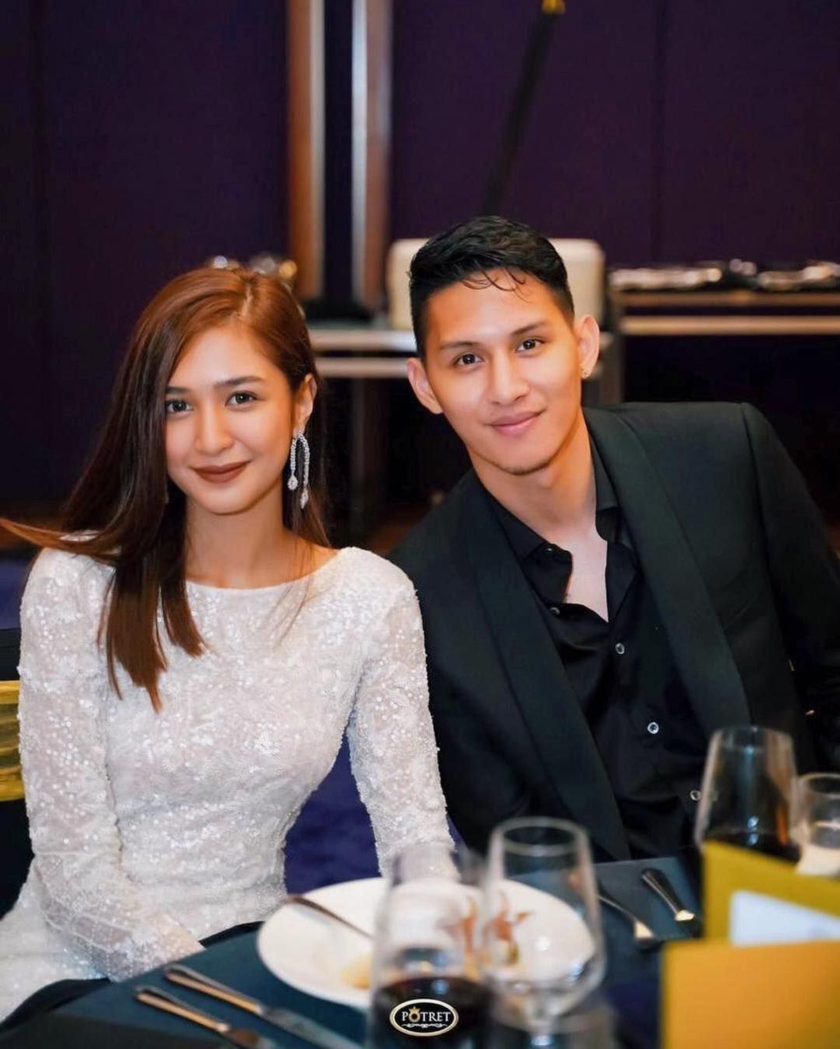 Hubungan asmara Mikha Tambayong dan Daniel Wenas dikabarkan telah kandas&period; Insertlive sajikan kilas balik perjalanan kisah cinta keduanya&colon;