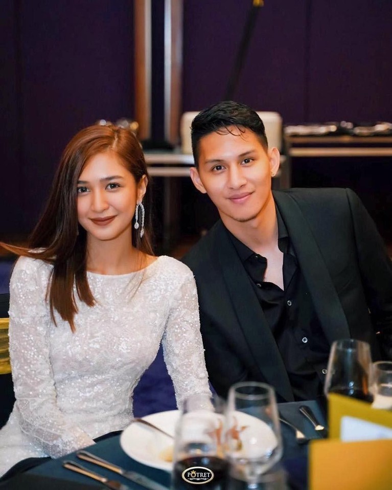 Kilas Balik Perjalanan Cinta Mikha Tambayong & Daniel Wenas Hubungan asmara Mikha Tambayong dan Daniel Wenas dikabarkan telah kandas. Insertlive sajikan kilas balik perjalanan kisah cinta keduanya: