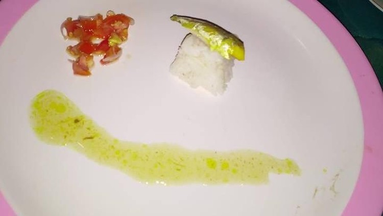 Pria asal Mamuju, Sulawesi Barat curhat tentang menu makanan unik buatan istri, yang terinspirasi dari acara Master Chef Indonesia.