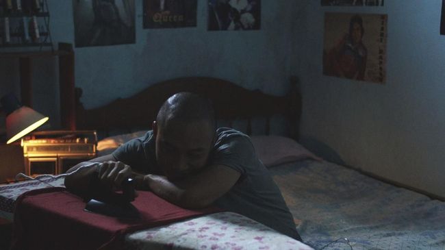 Pernyataan resmi rumah produksi 'Kucumbu Tubuh Indahku' menyampaikan Indonesia harus mampu menjadi tuan rumah untuk film yang mengangkat budayanya sendiri.