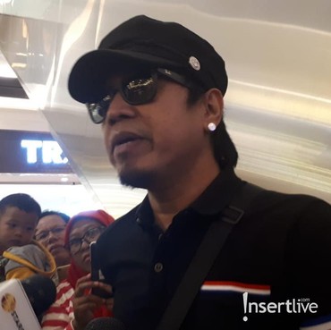 Sepi Job, Band Radja Jual Kacamata Ikonik Ian Kasela demi Sambung Hidup