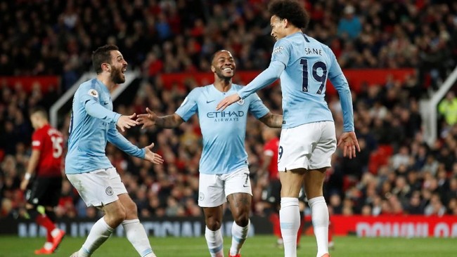 Manchester City berada dalam posisi paling depan dalam perburuan gelar Liga Inggris musim ini setelah mengalahkan Manchester United di Old Trafford.