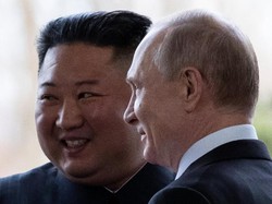Putin Beri Hadiah Mobil Mewah untuk Kim Jong Un