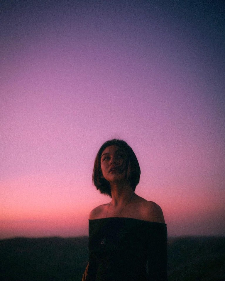 Vanesha Prescilla terlihat lebih cantik dan segar dengan model rambut pendeknya. Ia pun terlihat lebih percaya diri. 