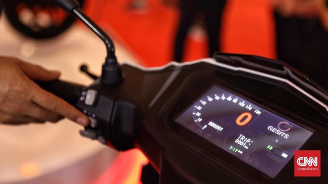Pemerintah mengincar 2 juta unit motor listrik pada 2025. Jumlah ini mencapai 20 persen dari total produk sepeda motor yang diperkirakan mencapai 10 juta unit.