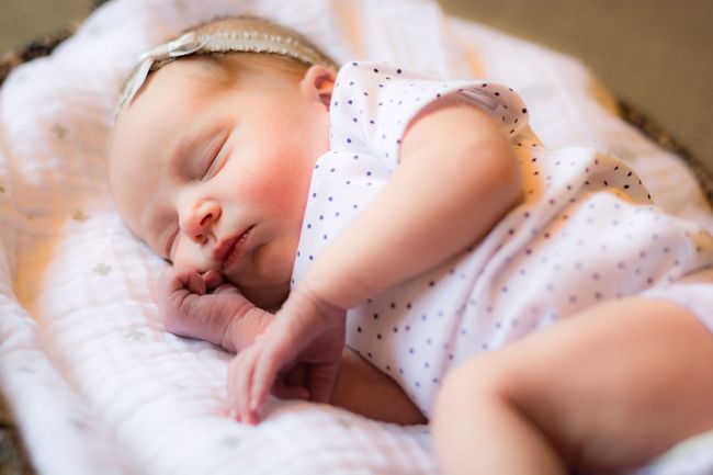 Cantik! 100 Rangkaian Nama Bayi Perempuan Islami 3 Suku Kata Beragam Makna