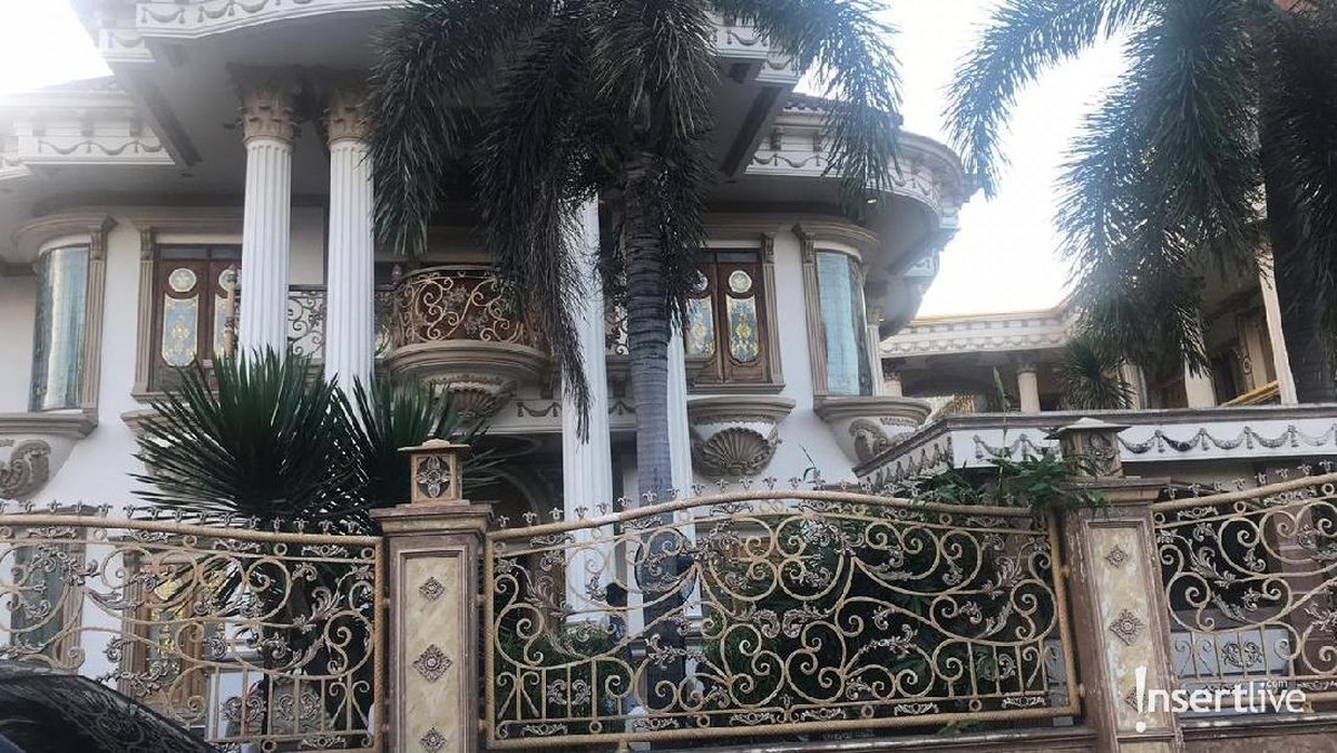 Situasi terkini rumah Muzdalifah jelang pernikahan kelimanya dengan Fadel Islami&period; Seperti apa ya&quest;