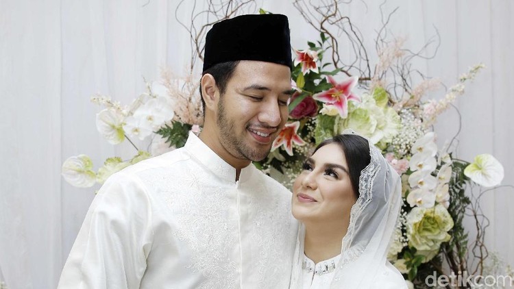 Kronologi Bayi Kembar Irish Bella Meninggal dalam Kandungan Sebelum keguguran di usia 27 minggu kehamilan, Irish Bella sudah mengalami berbagai keluhan penyakit. Simak kronologinya!