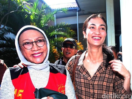 Cara Atiqah Hasiholan Rayakan Ultah Sang Ibu, Ratna Sarumpaet ke-70