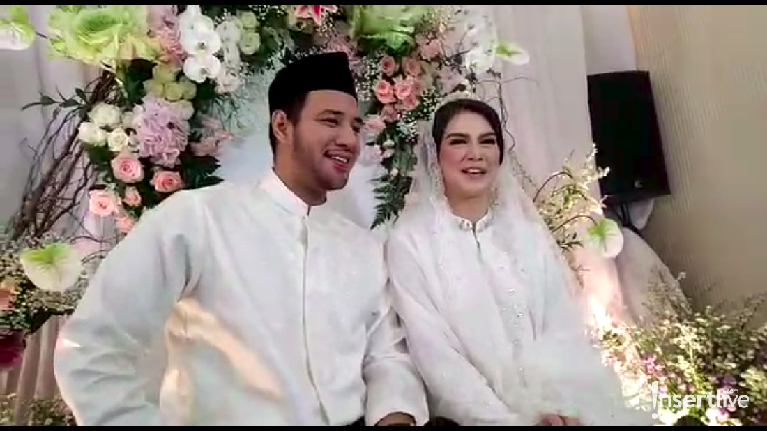 Suasana Pengajian Jelang Pernikahan Irish Bella-Ammar Zoni Irish Bella dan Ammar Zoni akan segera melaksanakan pernikahan pada hari Minggu (28/4) mendatang. Jelang hari bahagia itu, keduanya menggelar pengajian.