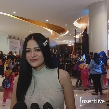 Sosok Suami Hesty Klepek-Klepek yang Misterius