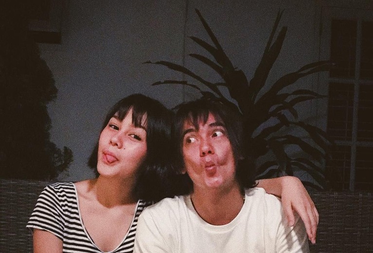 Vanesha Prescilla terlihat lebih cantik dan segar dengan model rambut pendeknya. Ia pun terlihat lebih percaya diri. 